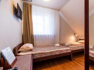 Отель Humala Guest House Таллин Двухместный номер с 2 отдельными кроватями и собственной душевой-4